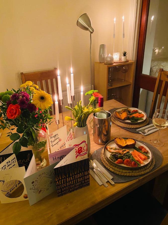 35 Mins To London. 3 Bedrooms. 2 Bathrooms With Garden Casa vacanze Londra